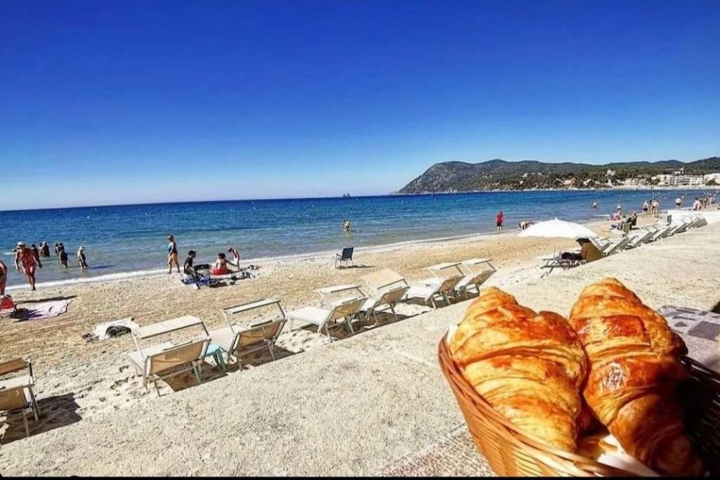 T2 Avec Clim Et Terrasse Vue Mer, Les Sablettes La Seyne-sur-Mer Exterior photo